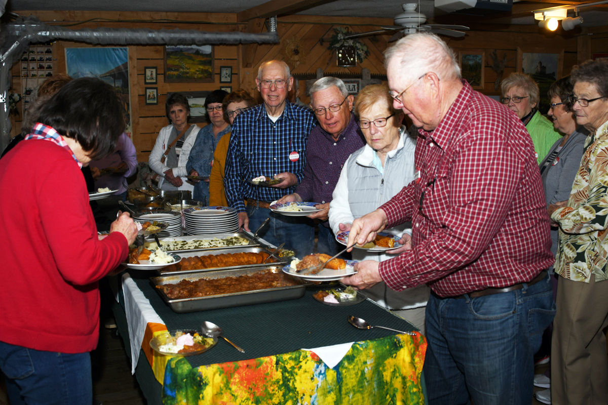 038 The Fun Club enjoyed the hearty Austrian lunch.JPG